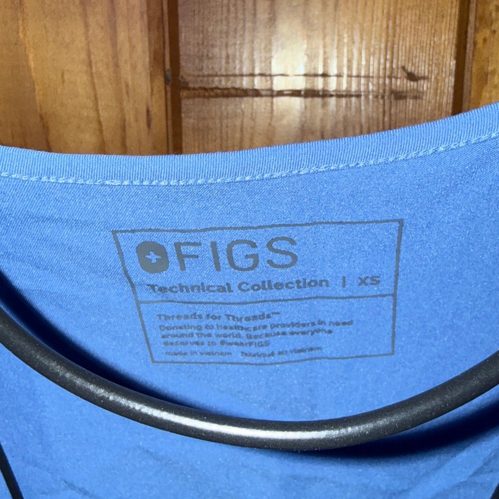Figs V-Neck Short Sleeve Tee Figs Catarina One Pocket Scrub Top Light Blue XS - Picture 5 of 10